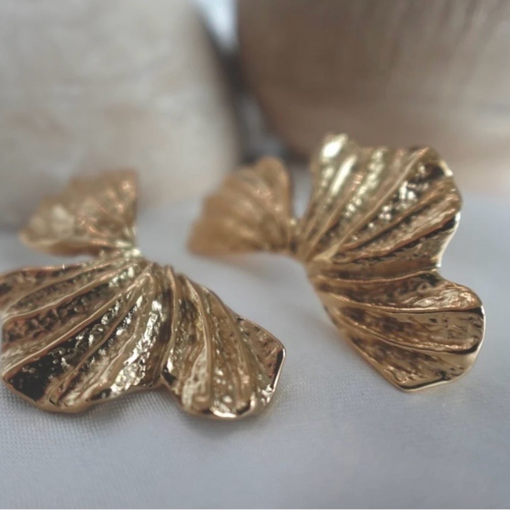 Elegant Gold Leaf Earrings - Picture 2 of 3
